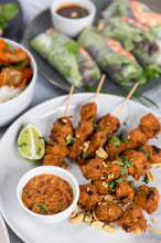 Load image into Gallery viewer, Vincent Vegeterian - Vegan Satay Skewers and sauce 500g (COLD)
